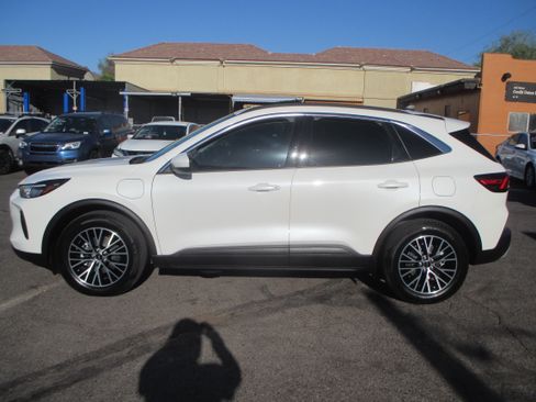 Used 2023 Ford Escape FWD Plug-In Hybrid image 1