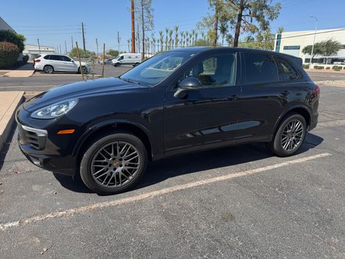 Used 2017 Porsche Cayenne AWD/4WD image 16