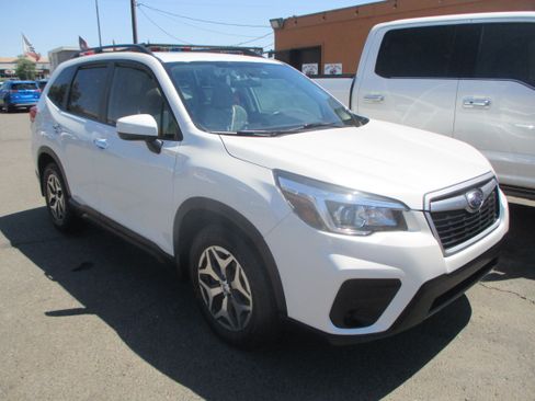 Used 2020 Subaru Forester Premium Sport Utility 4D AWD/4WD image 17
