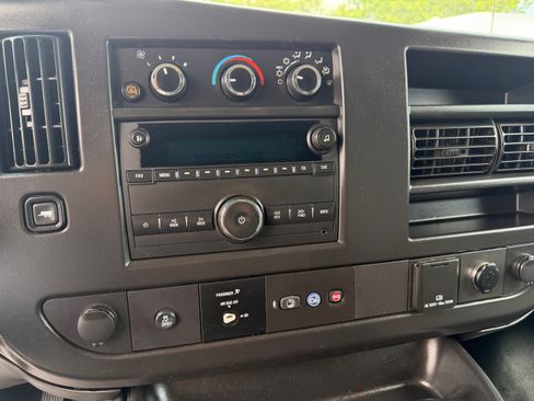 Used 2022 GMC Savana 2500 RWD image 13