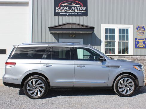 Used 2023 Lincoln Navigator Reserve Sport Utility 4D image 5