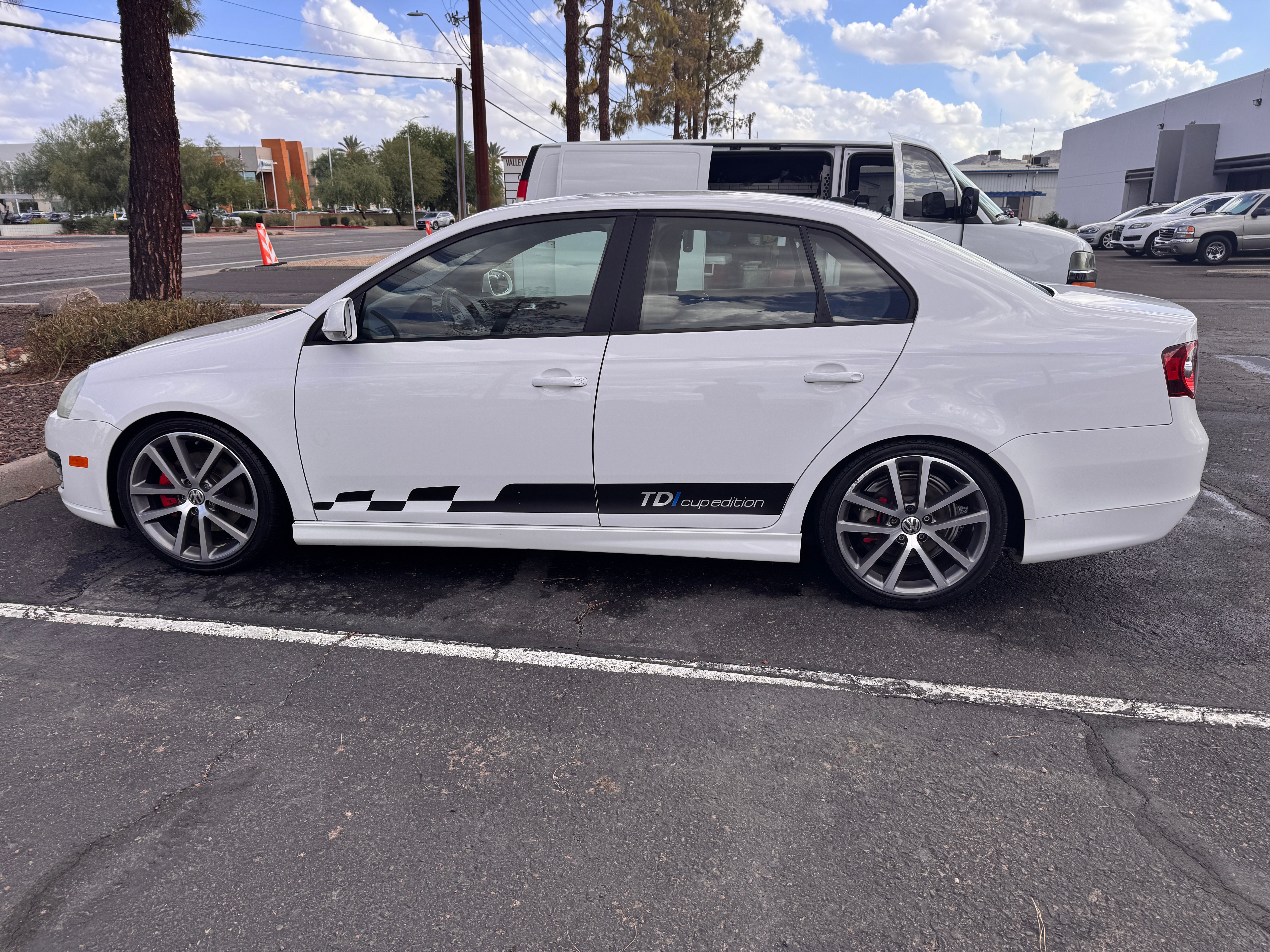 Used 2010 Volkswagen Jetta TDI Cup Sedan FWD image 4