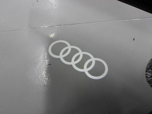 Used 2025 Audi Q6 e-tron Premium image 30