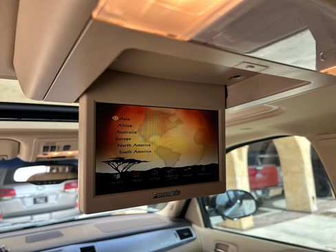 Used 2013 Cadillac Escalade ESV Premium image 12