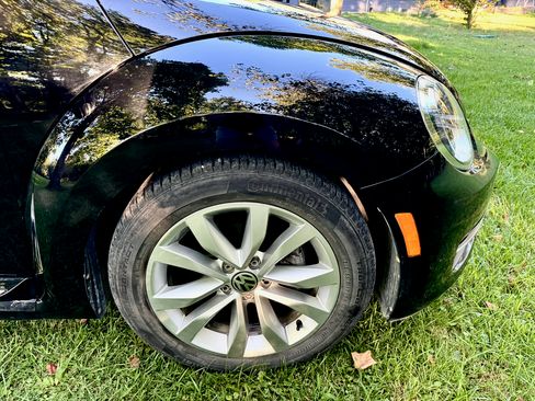 Used 2013 Volkswagen Beetle TDI Convertible FWD image 25