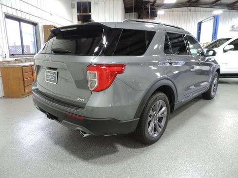 Used 2023 Ford Explorer XLT image 18
