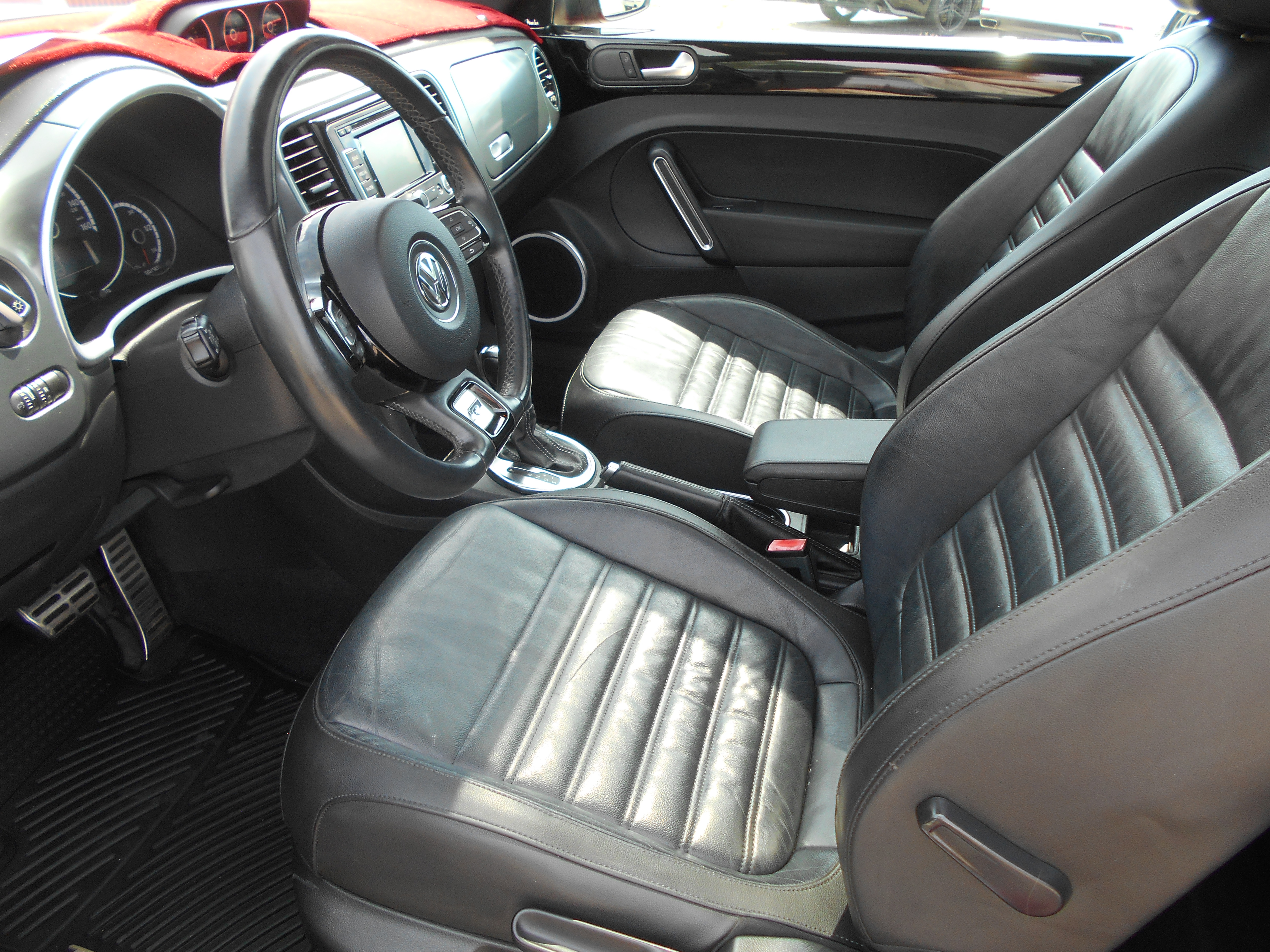 Used 2013 Volkswagen Beetle Turbo Coupe FWD image 9