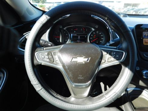 Used 2018 Chevrolet Malibu LT image 15