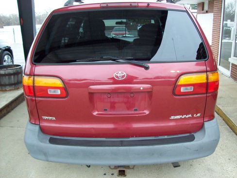 Used 2000 Toyota Sienna LE image 5