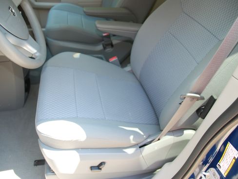 Used 2010 Dodge Grand Caravan SE FWD image 17