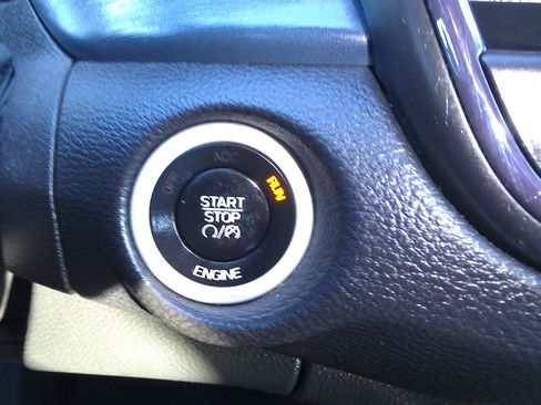 Used 2015 Chrysler 200 S image 30