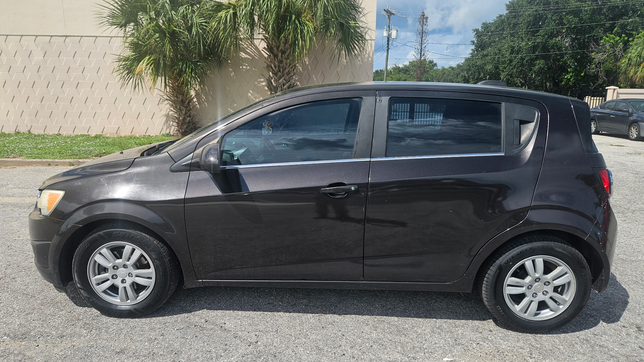 Used 2015 Chevrolet Sonic LT Hatchback FWD image 2