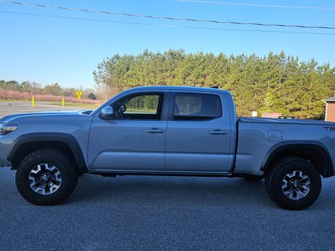 Used 2019 Toyota Tacoma image 2