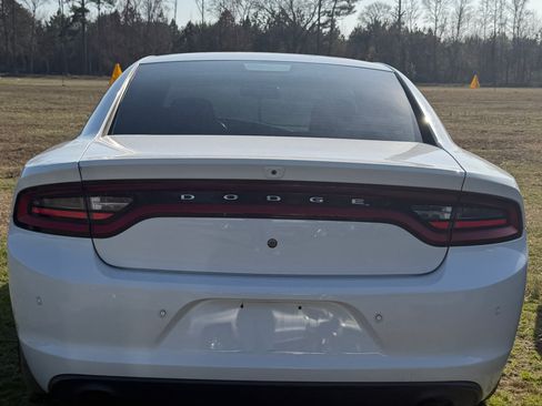 Used 2017 Dodge Charger SE image 4
