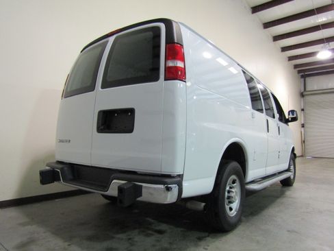 Used 2016 GMC Savana 2500 image 5