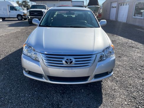 Used 2010 Toyota Avalon image 2