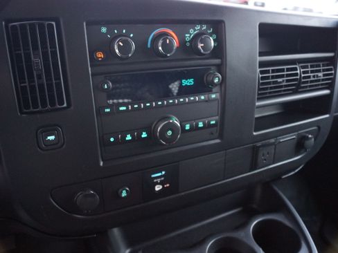 Used 2023 Chevrolet Express 2500 image 10