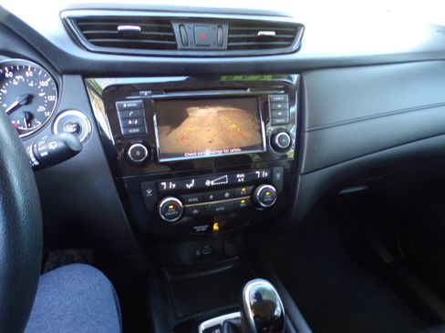 Used 2020 Nissan Rogue SV image 7