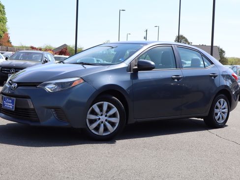 Used 2016 Toyota Corolla LE image 2