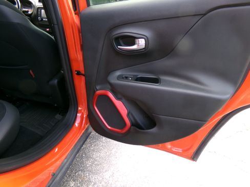 Used 2015 Jeep Renegade 4WD Trailhawk image 16