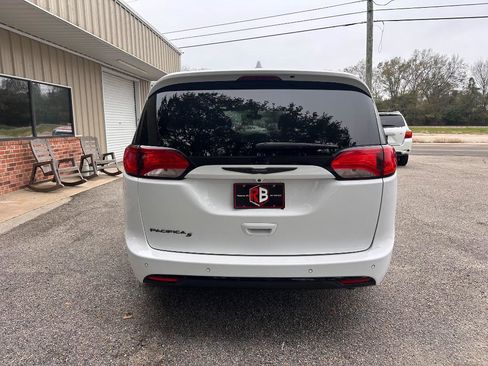 Used 2019 Chrysler Pacifica Touring Plus image 8