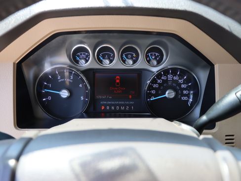 Used 2016 Ford F250 Lariat image 9