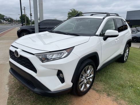 Used 2020 Toyota RAV4 XLE Premium image 34