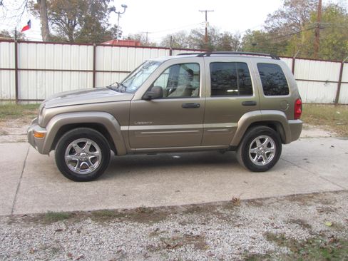 Used 2004 Jeep Liberty Limited image 1
