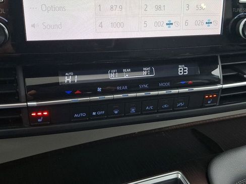 Used 2021 Toyota Sienna XLE image 18