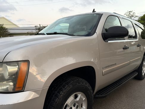 Used 2008 Chevrolet Suburban 4WD image 22