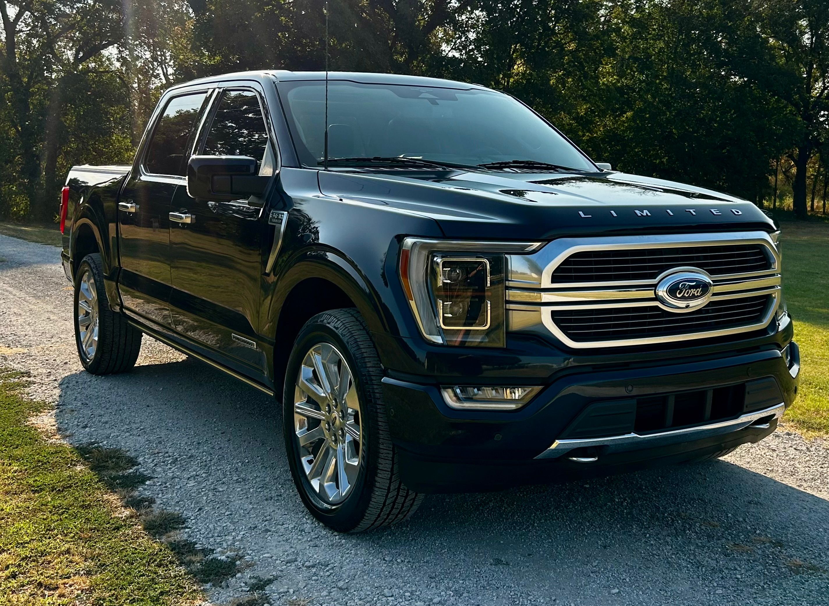 Used 2023 Ford F150 4x4 SuperCrew Hybrid image 13