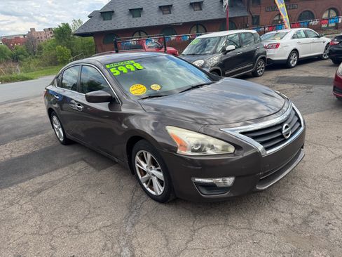 Used 2013 Nissan Altima Sedan FWD image 4