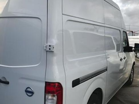 Used 2021 Nissan NV 2500 High Roof RWD image 3