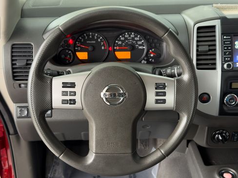 Used 2020 Nissan Frontier SV image 10