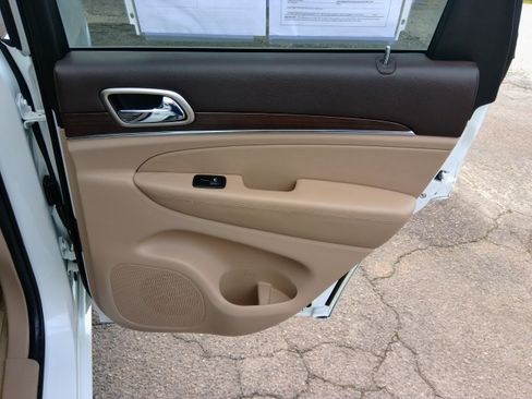 Used 2014 Jeep Grand Cherokee Overland image 30