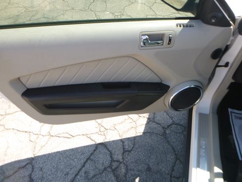 Used 2010 Ford Mustang Premium image 11