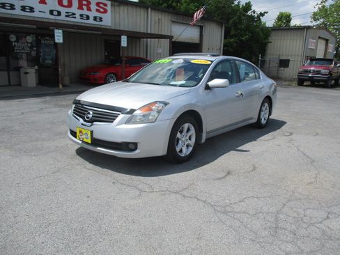 Used 2009 Nissan Altima S FWD image 2