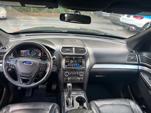 Used 2016 Ford Explorer 4WD XLT image 23