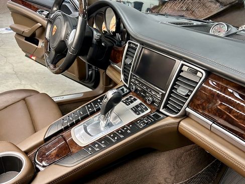 Used 2016 Porsche Panamera Exclusive Series image 19