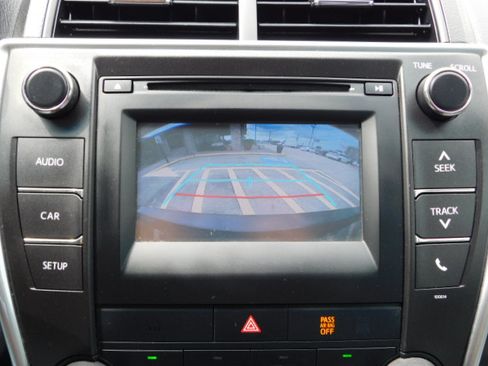 Used 2017 Toyota Camry SE Sedan 4D FWD image 16