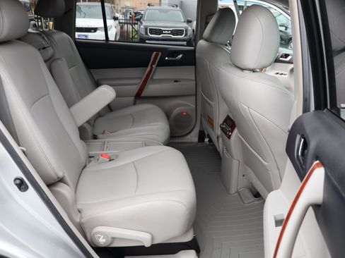 Used 2011 Toyota Highlander Limited image 16