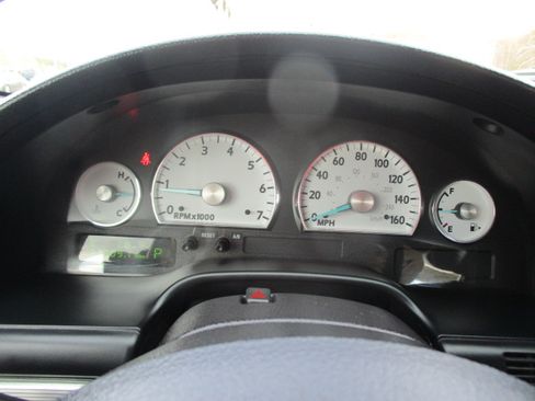 Used 2004 Ford Thunderbird LX image 32