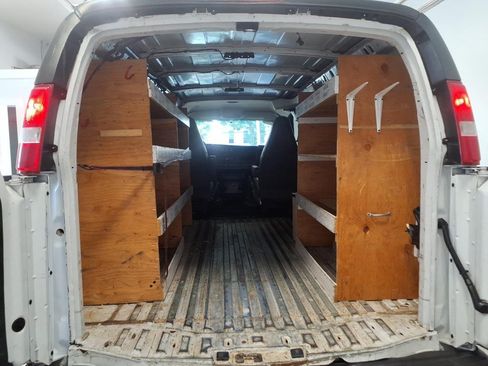 Used 2017 GMC Savana 2500 RWD image 17