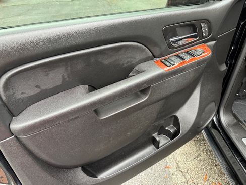 Used 2013 Chevrolet Avalanche LTZ image 7