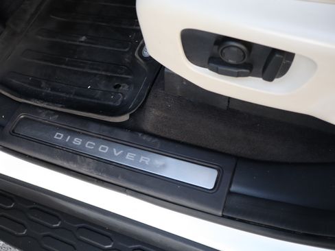 Used 2018 Land Rover Discovery HSE Luxury image 23