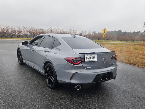Used 2024 Acura TLX image 3