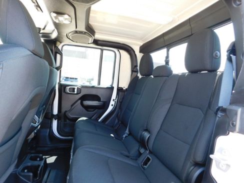 Used 2021 Jeep Gladiator Willys AWD/4WD image 18