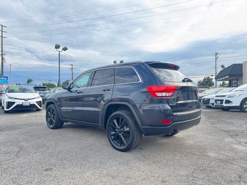 Used 2012 Jeep Grand Cherokee Altitude image 4