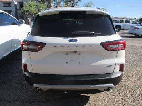 Used 2023 Ford Escape FWD Plug-In Hybrid image 10