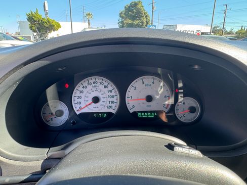 Used 2005 Chrysler Town & Country Touring image 22